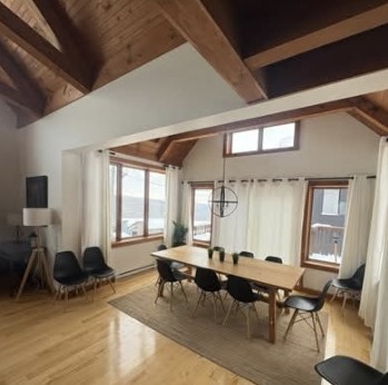 Salle à manger de chalet